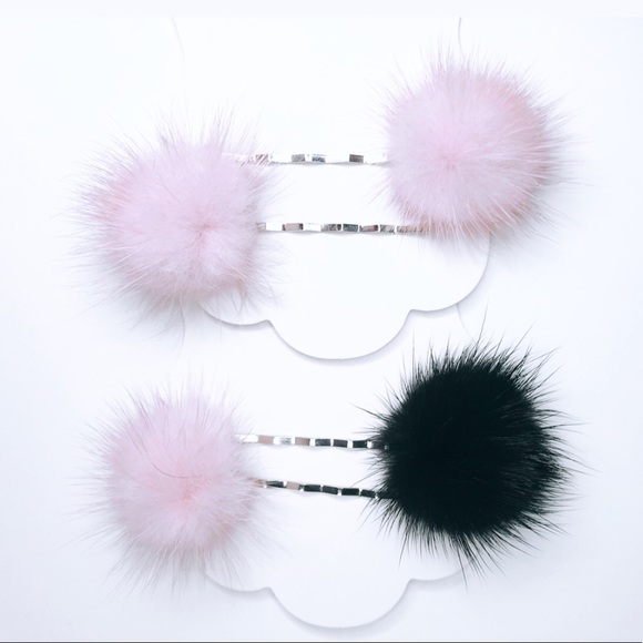 ☼4 for 20$☼ Pom Pom Bobby Pins - Picture 1 of 7